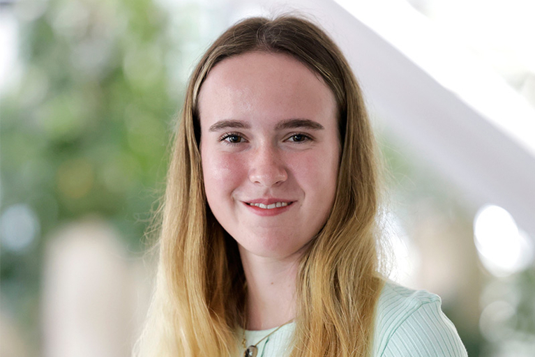 Die Auszubildende Annika Rudersdorf.